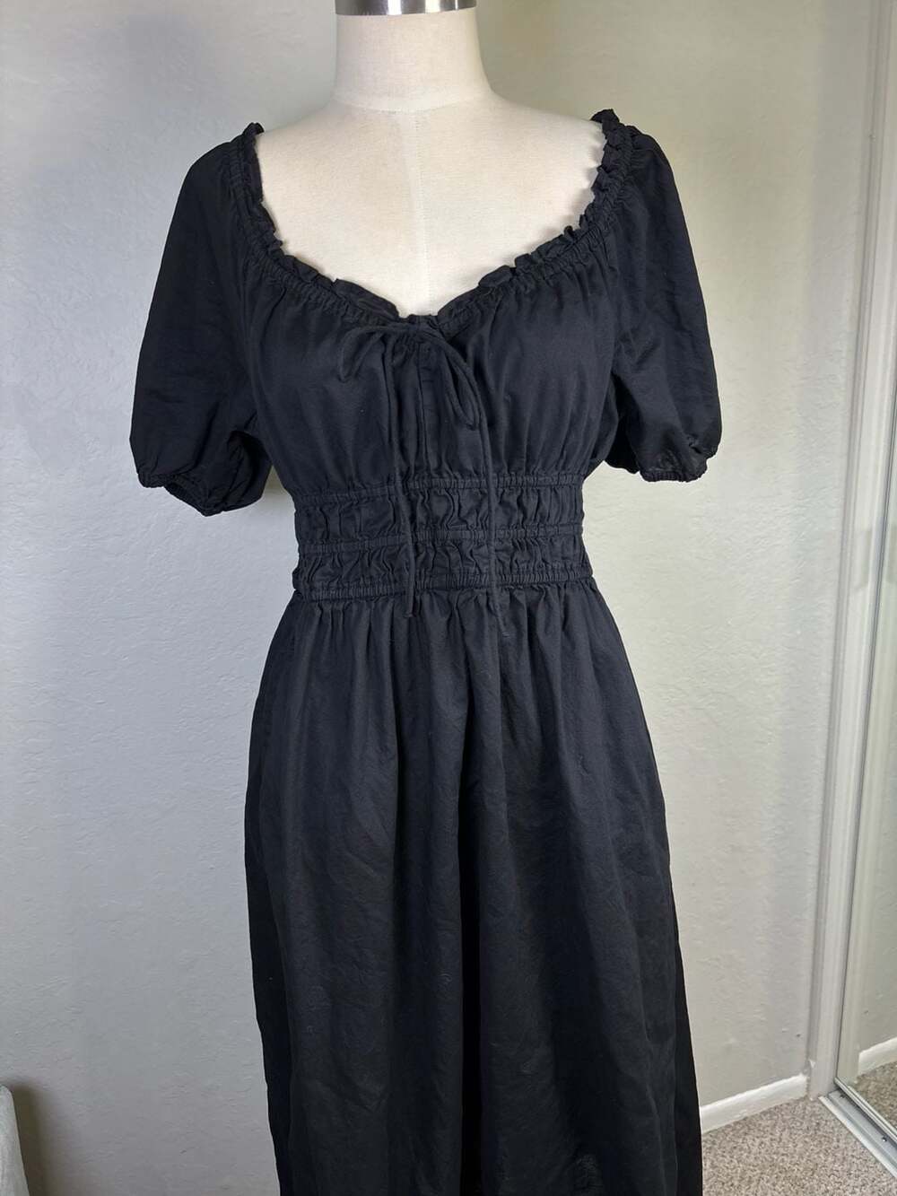Old Navy Black Tie-Front Smocked Puff Sleeve Midi Dress